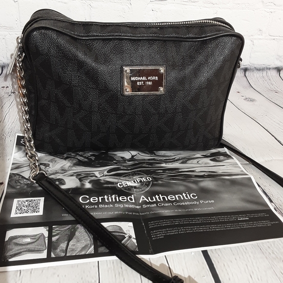 MICHAEL Michael Kors Handbags - Authentic Michael Kors Large Travel Crossbody